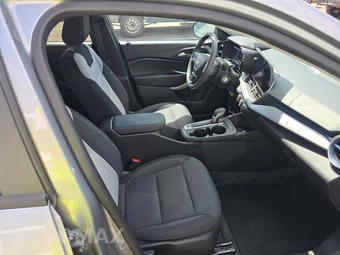 2026 Chevrolet Trax LS - miniatura 8