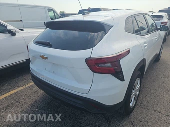 2026 Chevrolet Trax LS - miniatura 4