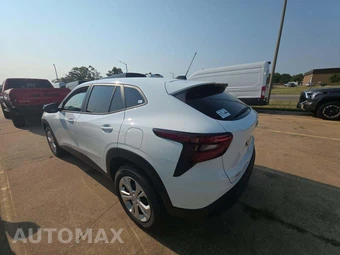 2026 Chevrolet Trax LS - miniatura 2