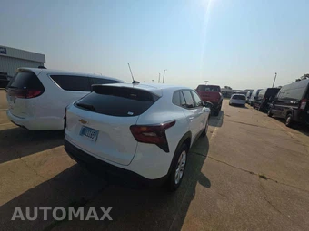 2026 Chevrolet Trax LS - miniatura 3