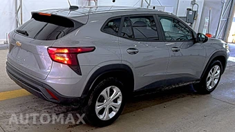 2026 Chevrolet Trax LS - miniatura 4