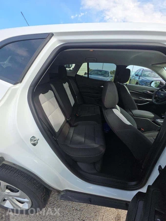 2026 Chevrolet Trax LS - miniatura 13