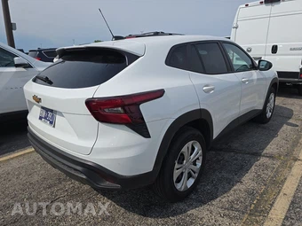 2026 Chevrolet Trax LS - miniatura 4