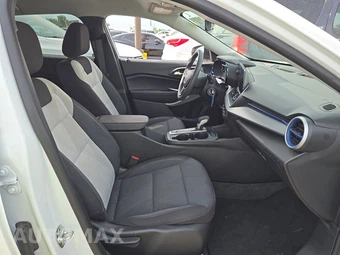2026 Chevrolet Trax LS - miniatura 8