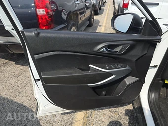 2026 Chevrolet Trax LS - miniatura 9