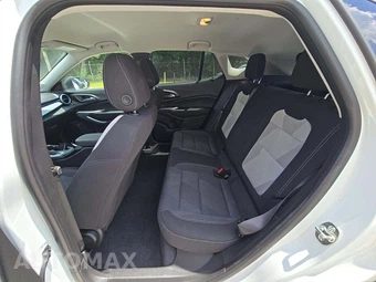 2026 Chevrolet Trax LS - miniatura 10
