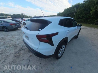 2026 Chevrolet Trax LS - miniatura 3