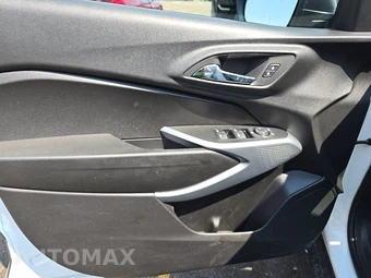 2026 Chevrolet Trax LS - miniatura 9