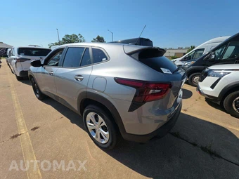 2026 Chevrolet Trax LS – miniatura 2