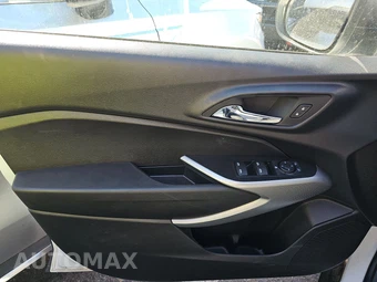 2026 Chevrolet Trax LS – miniatura 9