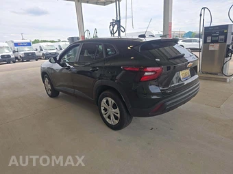 2026 Chevrolet Trax LS – miniatura 2