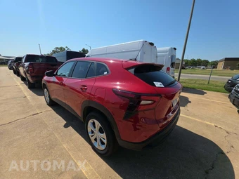 2026 Chevrolet Trax LS – miniatura 2