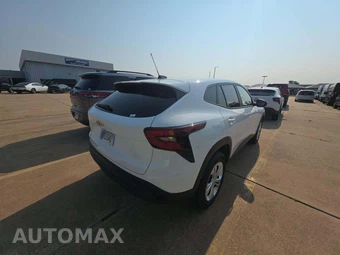 2026 Chevrolet Trax LS - miniatura 3