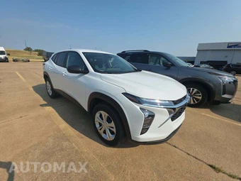 2026 Chevrolet Trax LS - miniatura 4
