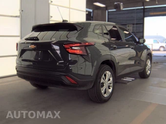 2026 Chevrolet Trax LS - miniatura 4