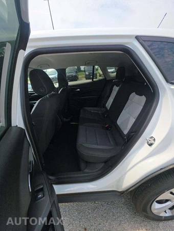 2026 Chevrolet Trax LS – miniatura 10