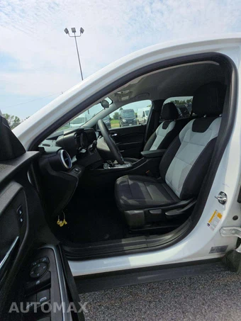 2026 Chevrolet Trax LS – miniatura 3