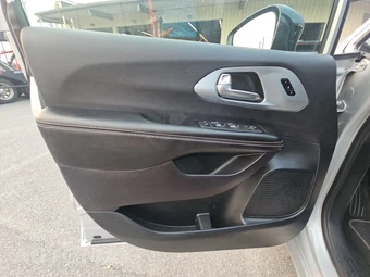 2026 Chrysler Pacifica Limited 121.6" WB – miniatura 9
