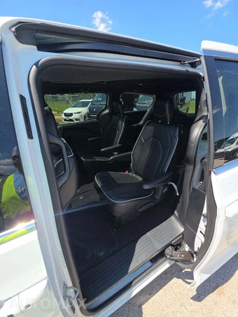 2026 Chrysler Pacifica Limited 121.6" WB – miniatura 10