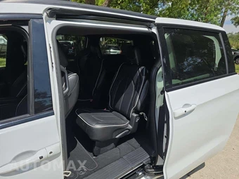 2026 Chrysler Pacifica Limited 121.6" WB - miniatura 13