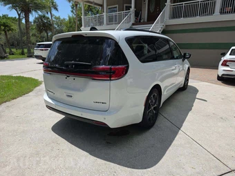 2026 Chrysler Pacifica Limited 121.6" WB - miniatura 3