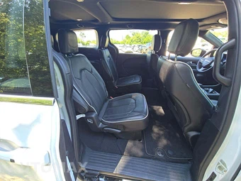 2026 Chrysler Pacifica Limited 121.6" WB – miniatura 14