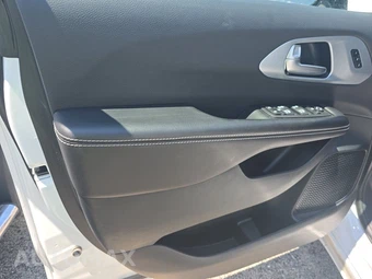 2026 Chrysler Pacifica Limited 121.6" WB – miniatura 9