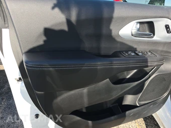 2026 Chrysler Pacifica Limited 121.6" WB – miniatura 9