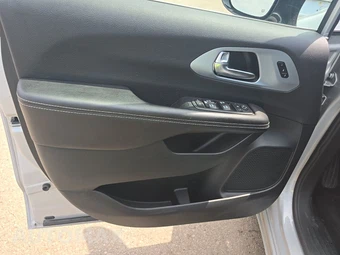2026 Chrysler Pacifica Limited 121.6" WB - miniatura 9