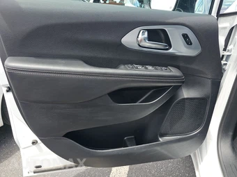 2026 Chrysler Pacifica Limited 121.6" WB – miniatura 15