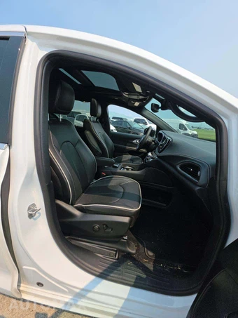 2026 Chrysler Pacifica Limited 121.6" WB - miniatura 16