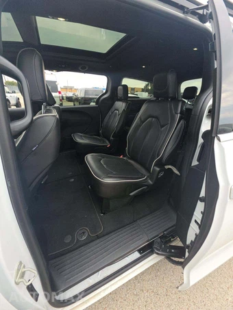 2026 Chrysler Pacifica Limited 121.6" WB - miniatura 10