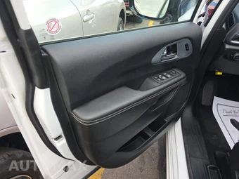 2026 Chrysler Pacifica Limited 121.6" WB – miniatura 9