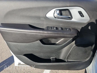 2026 Chrysler Pacifica Limited 121.6" WB – miniatura 9