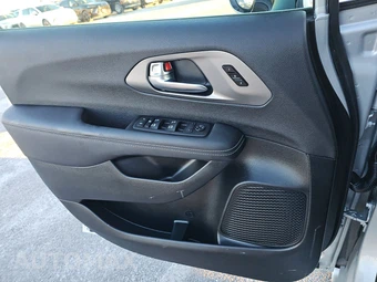 2026 Chrysler Pacifica Select - miniatura 9