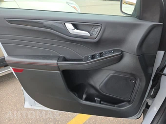2026 Ford Escape ST-Line - miniatura 9