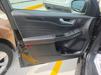 2026 Ford Escape ST-Line Elite - miniatura 9