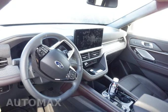 2026 Ford Explorer Platinum - miniatura 6