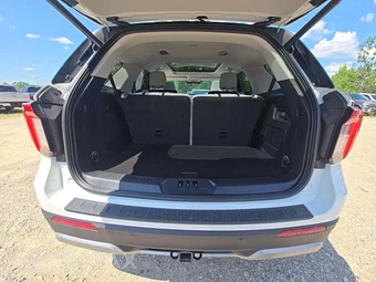 2026 Ford Explorer Platinum - miniatura 12