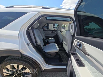 2026 Ford Explorer Platinum - miniatura 14