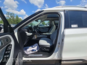 2026 Ford Explorer Platinum - miniatura 3
