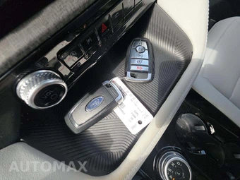 2026 Ford Explorer Platinum - miniatura 8