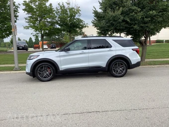 2026 Ford Explorer ST - miniatura 8