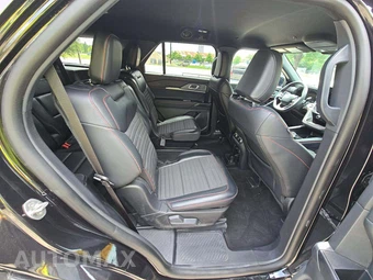 2026 Ford Explorer ST-Line - miniatura 17