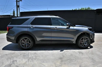 2026 Ford Explorer ST-Line - miniatura 7