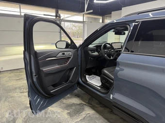 2026 Ford Explorer ST-Line - miniatura 9