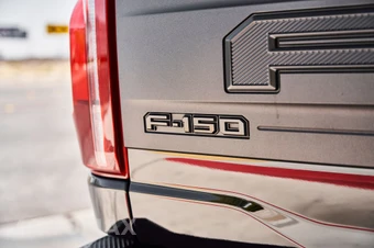 2026 Ford F-150 Raptor Crew Cab Short Bed - miniatura 17