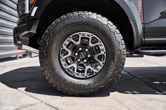 2026 Ford F-150 Raptor Crew Cab Short Bed - miniatura 3