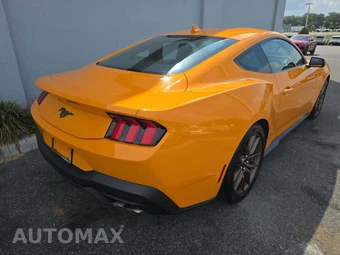 2026 Ford Mustang EcoBoost Coupe – miniatura 3