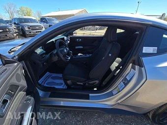 2026 Ford Mustang EcoBoost Coupe - miniatura 3